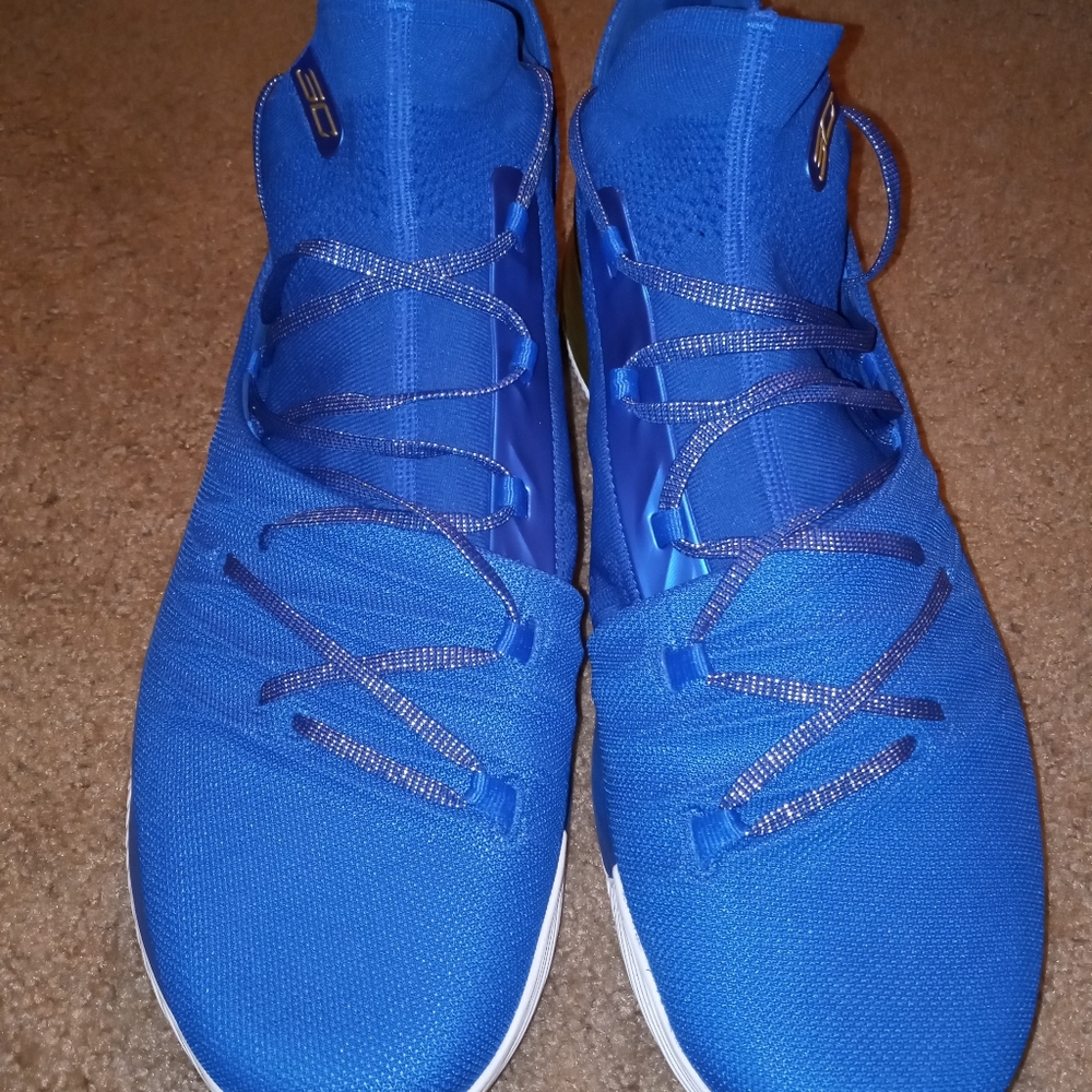 NWOT SIZE 18 - Under Armour Steph Curry Shoes